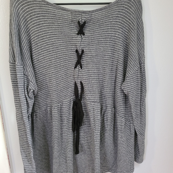 Eyeshadow Sweater top - Picture 2 of 3